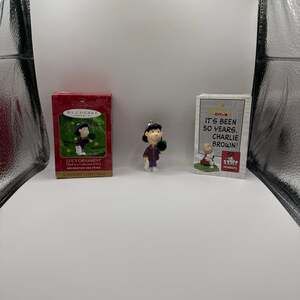 VINTAGE 1995 Hallmark Keepsake Ornament Peanuts Snoopy Christmas Lucy